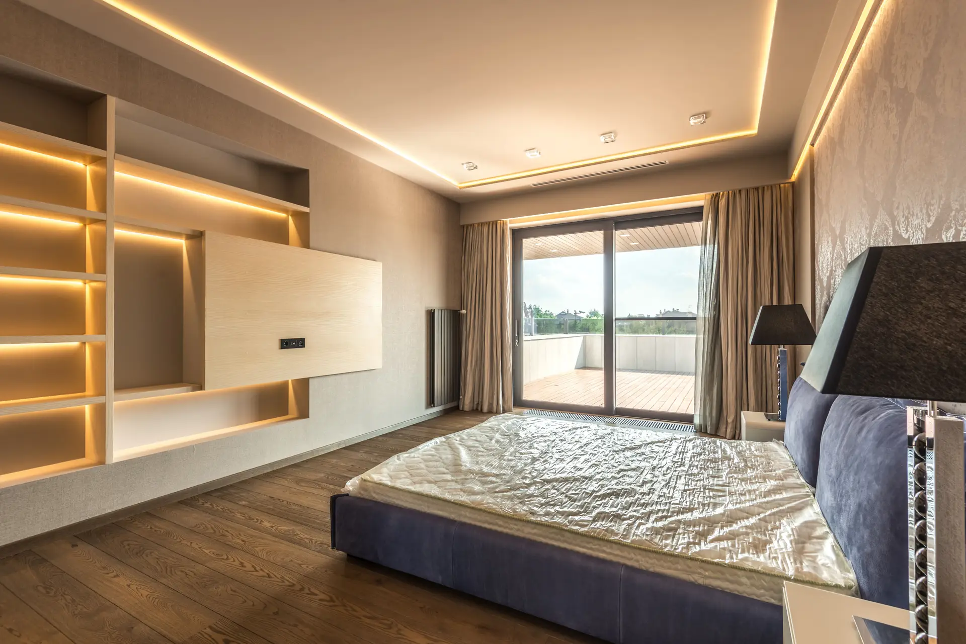 Luksuriøs suite med panoramautsikt og skandinavisk arkitektur ved MerqaviancrestCasinoHotel